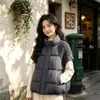Outono/Inverno 2026 Novo Colete Tricô Patchwork de Algodão Feminino Curto Solto com Gola Alta Design Moderno Colete Capa Peça de Roupa Externa