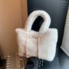 Nova bolsa de pelúcia portátil para axilas, bolsa de estudante viajante 2024, bolsa Mao Mao de grande capacidade transfronteiriça, bolsa feminina de ombro