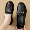 Mocassins Versáteis de Couro Macio para Mães, Sapatos Antiderrapantes de Solado Macio para Primavera e Outono para Meia-Idade e Idosos, Sapatos Planos de Couro Confortáveis, Sapatos de Trabalho
