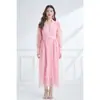 Vestido Nataliya Otoño 2025 de Encaje Pesado con Perlas, Escote en V, Estilo Fluido, Floral Tridimensional, Ceñido a la Cintura, Falda Amplia