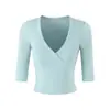Conjunto de Duas Peças: Camiseta com Decote em V Cruzado, Ombro Normal e Manga Média, Estilo Garota Picante Puramente Sexy + Saia Lápis Elegante Plissada que Molda o Corpo com Fenda