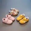 Zapatos de Skate para Niños Otoño 2025 Nuevos Zapatos Casuales Antideslizantes de Suela Blanda para Niños Zapatos de Entrenamiento Alemanes para Niñas Zapatos de Skate para Niños Pequeños y Medianos