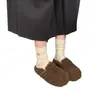 Meia-calça inferior chinelos usar grossa bico fechado novo estilo 2026 exterior outono e inverno estação sapatos de pele feminina mais veludo Birkenstock sapatos pele de cordeiro quente moda