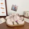Zapatos de Lona con Velcro para Niños Pequeños Estilo Coreano Lindo Feo Estilo Primavera/Otoño 2026 Zapatos de Pan de Nicho Ligeros Versátiles Deportivos Blancos