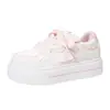 Tênis feminino color block 2026 que faz as pernas parecerem mais longas, com sola grossa, adequado para combinar com saias, sapatos casuais simples, sapatos estudantis jovens e da moda