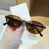 Nuevas Gafas de Sol de Moda Estilo Coreano con Montura Ovalada y Tachuelas Metálicas, Versátiles de Moda Unisex, Gafas Retro Ojo de Gato al por Mayor