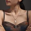 Xinyixin Jewelry Colar com pingente de concha irregular, colar de clavícula, luz de praia, luxuoso e elegante, de aço inoxidável, para mulheres