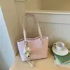 Bolso con diseño de nicho de moda, gran capacidad, bolso de hombro único para debajo del brazo para mujer, nuevo bolso tote de moda 2026 para salir