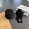 Chapéu de Lã Tricotado para Mulheres no Outono e Inverno Estilo Coreano Marca Tendência Versátil Estilo Japonês Chapéu com Patch de Letra Pele de Melão para Homens Manter Aquecido no Inverno