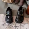 Mocasines de Cuña Estilo Británico para Niñas 2026 Primavera/Otoño Nuevos Zapatos Individuales Zapatos Pequeños de Cuero para Niñas con Camelia de Charol Suela Suave