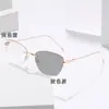 Gafas de prescripción que cambian de color, gafas sin montura de alto diseño con borde cortado estilo ojo de gato y filtro de luz azul para mujer, adecuadas tanto para interiores como para exteriores, modelo popular en línea