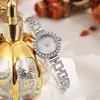 Pulseira Ajustável com Pedras de Diamante Estilo Luxo Leve Relógio de Quartzo Feminino. Fornecimento Direto da Fábrica, Disponível para Transmissão ao Vivo, Pode Ser Impresso com Logo