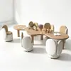 Mobiliario para áreas de mezzanine en oficinas de ventas, centros de educación temprana de jardín de infantes, juegos de mesa y sillas de madera maciza para niños, y mesas para manualidades
