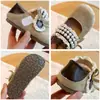 Zapatos de mujer estilo Chanel 2026 nuevos zapatos de verano de malla transpirable con encaje combinados con faldas, zapatos Mary Jane franceses de perlas