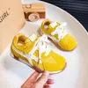 Diseño de bloques de color moderno y único para zapatillas de entrenamiento alemanas para niñas, nueva colección primavera y otoño 2026 para niños, suela suave, ligeras, versátiles, zapatos casuales