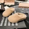 Medias zapatillas versátiles para exteriores para mujer Baotou, zapatos de felpa con forro polar para otoño e invierno 2026, calzado para exteriores, zapatillas de algodón suaves de suela plana para estar en casa