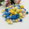 Pompons coloridos de alta elasticidade de tamanhos variados, pompons de cores contrastantes, materiais de embalagem de poliéster para DIY, bolas de brinquedo de Natal para crianças