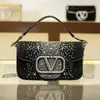Bolso Cuadrado Pequeño de Moda Incrustado de Diamantes para Mujer 2023 Nuevo Tendencia Europea y Americana de Alta Apariencia Bolso Cruzado con Cadena al Hombro