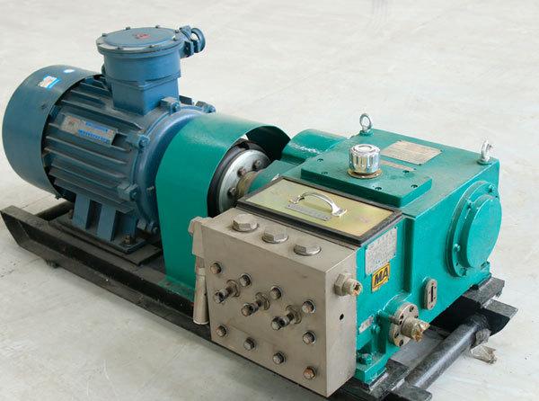 BRW型乳化液泵1.jpg