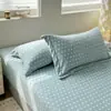Lençol de Baixo Acolchoado de Veludo com Bolinhas Esculpido Leite Inverno Simples e Fresco Cobertor de Cama Quarto de Casa Capa de Colchão