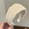 Faixa de Cabeça de Tecido Plissado com Aba Larga para Mulheres, Design de Coroa Alta Faz o Rosto Parecer Menor, Acessório de Cabelo Retro Francês, Novo Modelo 2026 para Uso Diário