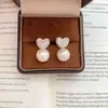 Pendientes de Botón de Corazón de Resina Perla Temperamento Jenny para Mujer Franceses Super Hada Alto Sentido de Gama Pendientes Exquisitos Sentido de Atmósfera Adornos para Orejas