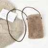 Otoño e Invierno nuevo bolso peludo para teléfono móvil bolsa pequeña de felpa de celebridad de Internet bolso de hombro cruzado bolso mini vertical moderno monedero femenino
