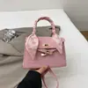 Bolso de Mano de Alta Calidad con Patrón de Cocodrilo para Mujer Verano 2026 Nuevo Estilo Simple y de Moda Bolso Pequeño Cuadrado Kelly con Bufanda para Mujer