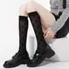 Calcetines de rombos para mujer, calcetines de media pantorrilla estilo universitario, calcetines holgados retro japoneses, calcetines JK versátiles y transpirables en blanco crema y negro