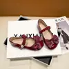 Zapatos de cuero pequeños para niñas de estilo nuevo transfronterizos, bailarinas rojas con lazo de princesa, zapatos dulces de suela blanda para niñas pequeñas