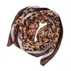 Bufanda de Seda con Estampado de Leopardo, Moda Clásica Europea y Americana, Bufanda Cuadrada Pequeña de Gasa Ligera, Transpirable y Versátil para Combinaciones Diarias, Bufanda para el Cuello para Mujer