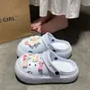 Sapatos com Furos de Laço Cereja Doce Roupa Externa de Estudante Verão Respirável Leve Sola Grossa Biqueira de EVA Chinelos Femininos