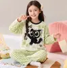 Pijama Infantil Madre-Hija Niños Otoño/Invierno Felpa Coral Cálido Niños Medianos y Grandes 2026 Nuevo Franela Ropa de Casa