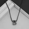 Collar de 26 letras con perforación cruzada, perla de imitación, unisex, acero inoxidable, cadena para la clavícula que no se decolora, chapado en oro de 18 quilates