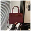 Bolsa de mão minimalista chique casual retrô cor sólida para o dia a dia trabalho 2026 luxo leve bolsa de ombro transversal para mulheres