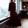 Vestido Nuevo de Terciopelo Dorado Talla Grande para Mujer Otoño Invierno Moda Larga Hasta la Rodilla Estilo Mamá Dama Rica
