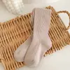Medias para niños de algodón a rayas verticales lisas para todas las estaciones, ropa exterior de colores caramelo para niñas, calcetines base de color liso