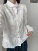 Coleção Outono 2026: Cardigã de Tricô Jacquard Cor Sólida com Barra Ondulada, Camisa Branca de Manga Longa, Blusa Soltinha para Mulheres