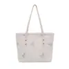 Bolsa Tote de Mão Estilo Doce Atacado Bolsa Feminina Outono 2025 Nova Bolsa de Ombro Bordada Borboleta Grande Capacidade Bolsa de Braço