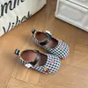Zapatos de Princesa Nuevos para Niñas Primavera y Otoño Moda Cuadros Pequeños Retro Zapatos de una Sola Pieza Zapatos de Baile Pequeños de Cereza para Niñas