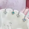 Brincos de Tarraxa Flor Cruzada com Zircônia Cravejada de Diamantes, Aço Titânio Médico 316L Brincos de Coração Cruzado Vazado para Mulheres, Estilosos e Versáteis