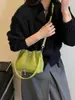 Bolso de terciopelo retro de alta gama para mujer, nuevo bolso cruzado versátil de otoño 2026, bolso de cubo de un solo hombro súper popular