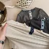 Suave y delicado~ ¡Color sólido y amigable con la piel! Camiseta base de manga larga para niña, estilo coreano, con cuello redondo y ribete de encaje, versátil para niños