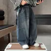 Calça Masculina Estilo Primavera e Outono 2026 Nova Estilo Coreano Legal e Bonito Roupas para Meninos Pequenos Jeans Legal e Bonito Estilo de Rua Calça Comprida Infantil
