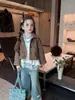 Chicas Otoño 26 Estilos Nuevos Chaqueta de Solapa Bordada Retro Borde de Encaje Patchwork Camisa Base Set de Jeans para Bebés Niñas