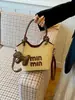 Venta al por mayor transfronteriza de bolsos nuevos tejidos a mano, bolsos de moda nuevos 2026, bolsos tipo cubo para mujer, bolsos de hombro y cruzados de alta gama
