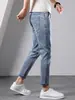 Jeans skinny slim fit novo de primavera para homens, calça cropped estilosa versátil da moda para jovens, com 9 pontos de comprimento e stretch