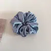 Scrunchie de Cetim Perolado Estilo Coreano com Strass e Pregas, Alto Valor Estético, Acessório Versátil para Prender o Cabelo