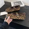 Sapatos Baixos Mary Jane Estilo Retrô com Forro de Veludo e Solas Macias, Confortáveis, Quentes e Versáteis, Apresentando um Design de Tira Única Que Não Cansará Seus Pés