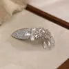 Pasador de Pelo Vintage con Borla de Cristal Estilo Francés, Pin Lateral de Perla y Pedrería de Lujo Ligero, Estilo Celebridad de Internet, Accesorio para el Cabello Exquisito y con Atmósfera